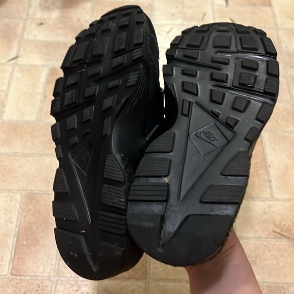 Nike All Black Huarache Sneakers - Picture 7 of 7